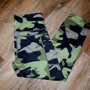 Zyia camo light and tight
